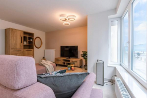 Lovely family apartment with lateral sea view